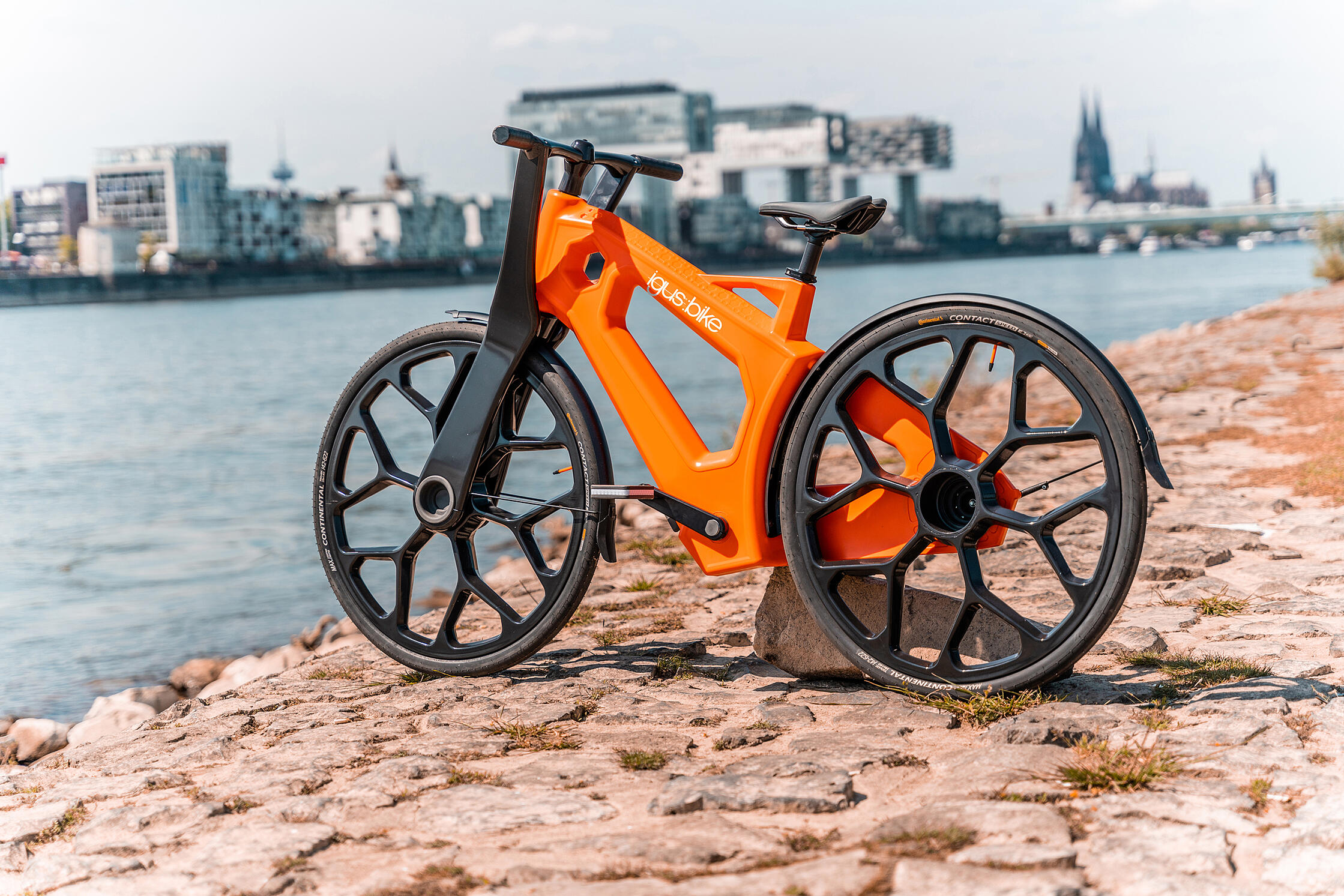 La mobilita del futuro dagli scarti del passato: igus presenta la prima city bike al mondo realizzata in plastica riciclata