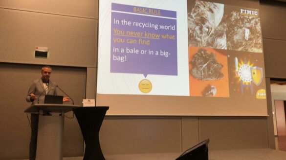 FIMIC conference about #areyour and Era melt filter at @fakuma 2018 mr Michele Colombari was helding the speech FIMIC conference about "Are you R" and Era melt filter. Mr Michele Colombari was helding the speech